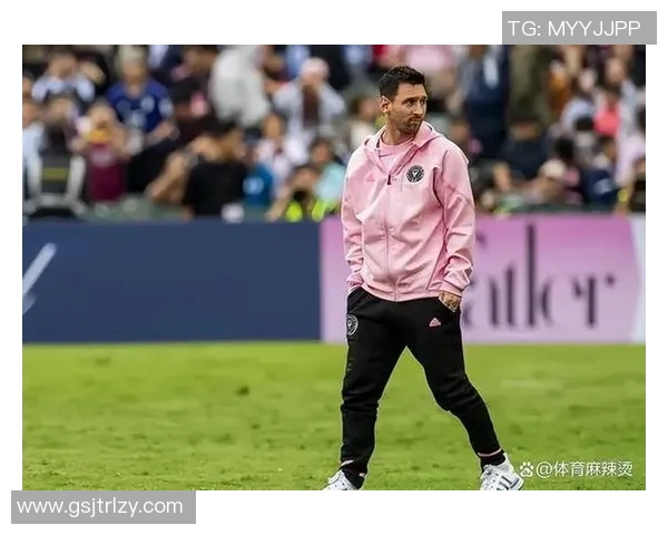 足球明星挑战极限穿上最丑鞋子展现独特风格与个性